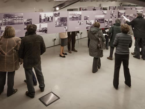 Progetto di allestimento, inviti e manifesti per la mostra fotografica