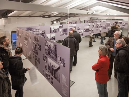 Progetto di allestimento, inviti e manifesti per la mostra fotografica